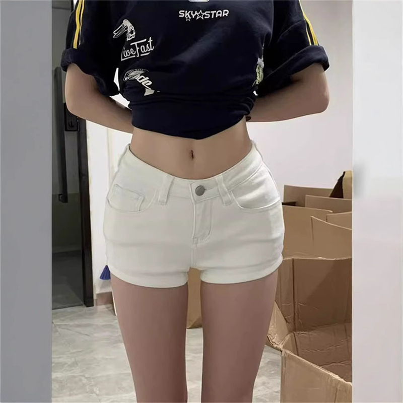 Plus Size Versatile White Denim Ultra-Short Shorts for Women, American-Style Low-Waist Shorts for Summer, Slimming Hip-Hugging Hot Pants for Plus-Size Women, Y2K