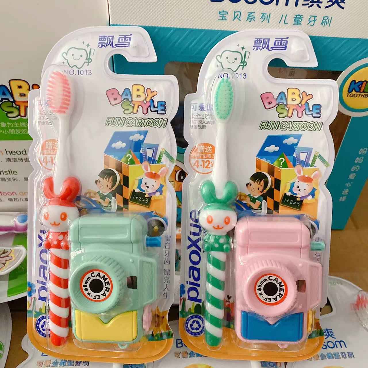 子供のおもちゃの歯ブラシの柔らかい毛の保護カメラのおもちゃの歯ブラシの赤ちゃんの子供の漫画の歯ブラシの2元のデパートの卸売り