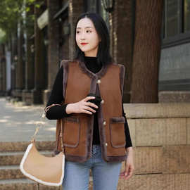 保暖背心妈妈装加绒加厚外搭坎肩秋冬新款中老年人皮毛一体马甲女