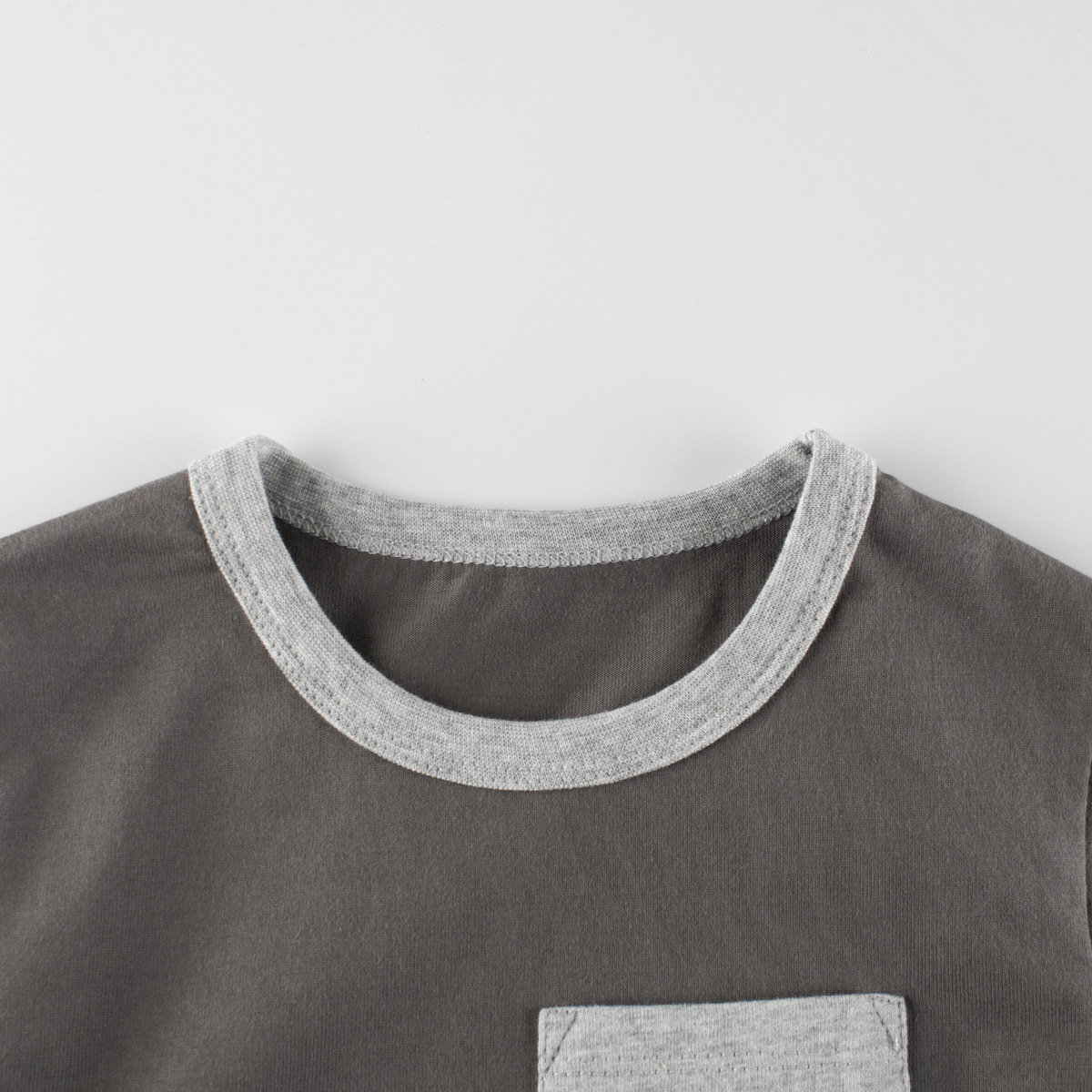 27kids ropa para niños transfronterizos camiseta de manga larga para niños primavera y otoño camisa de fondo para hombres cuello redondo ropa de bebé cabello de una pieza