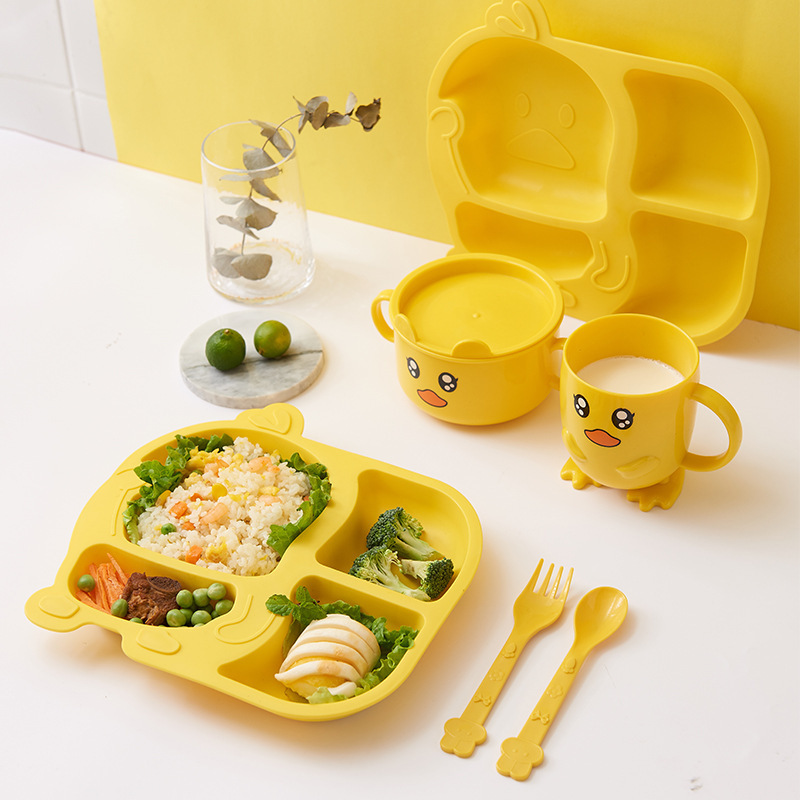 家庭用のアヒルの子供の食器セットはかわいいです。|undefined