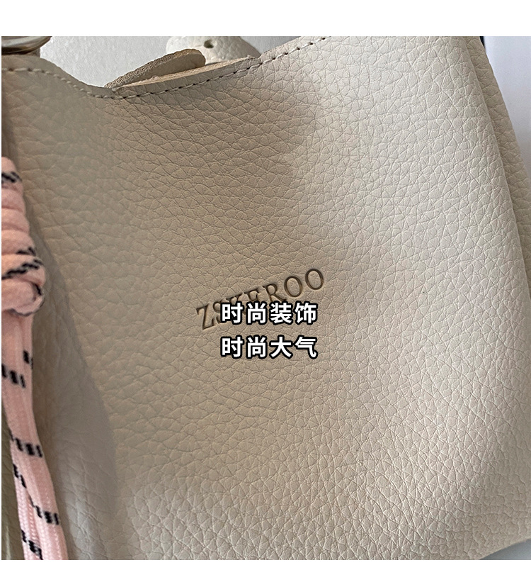 This year's popular bags for ladies are the 2025 new Korean-style simple and versatile crossbody bag and the retro commuting hand-held bucket bag Application Scenario
