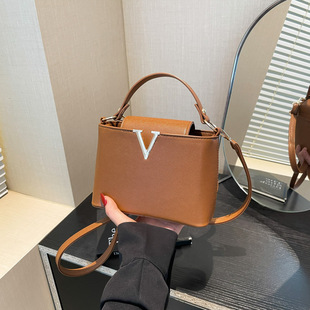 �¿�2025���sV���b�����ins�r�����μ�б�泱��ˮͰŮʿС����