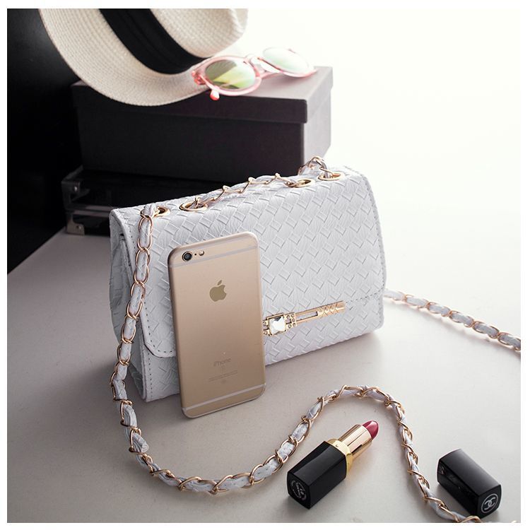 Women's Medium Pu Leather Solid Color Lingge Vintage Style Streetwear Square Flip Cover Crossbody Bag display picture 5