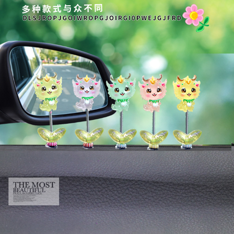 2023 productos de cinta roja en línea adorable dragón bebé adornos de automóvil consola central del automóvil decoraciones de espejo retrovisor