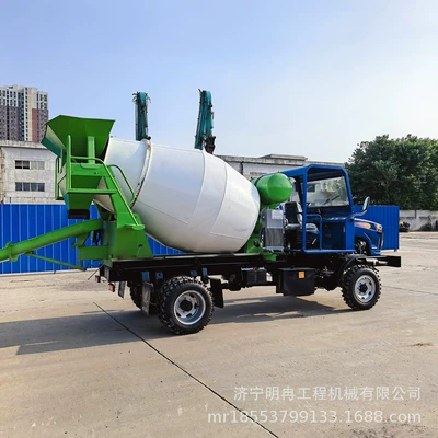 Small Four-Wheel Modified Mixer Truck Betonqarışdıran maşınlar