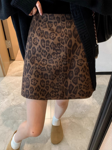 Women's leopard print retro skirt 2025 autumn and winter light mature style fashionable slim A-line short skirt boot skirt trendy