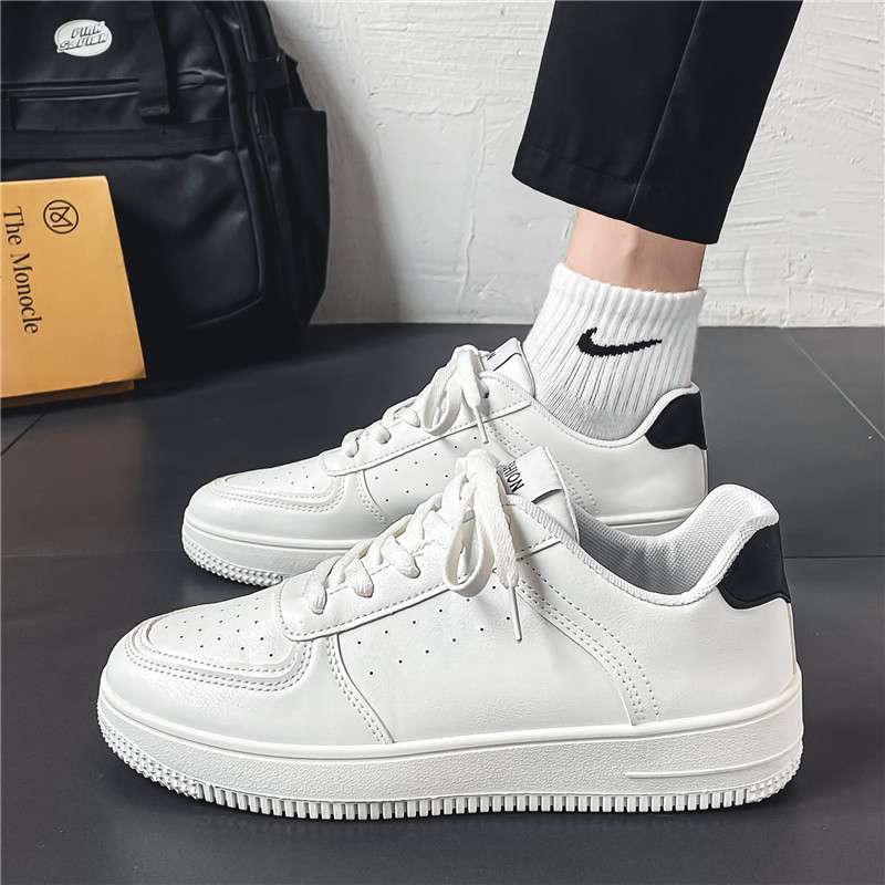 Primavera de zapatos blancos de suela gruesa 2024 nuevos zapatos de hombre estudiantes de moda de skate casuales elevados zapatos deportivos transpirables
