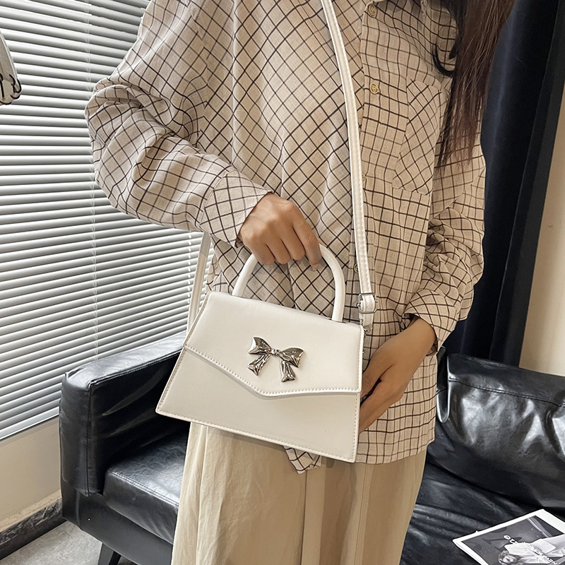 Arco de moda de verano 2025 hermoso nuevo estilo ocio de estilo extranjero suave portátil de hombro mochila pequeña bolsa de mujer
