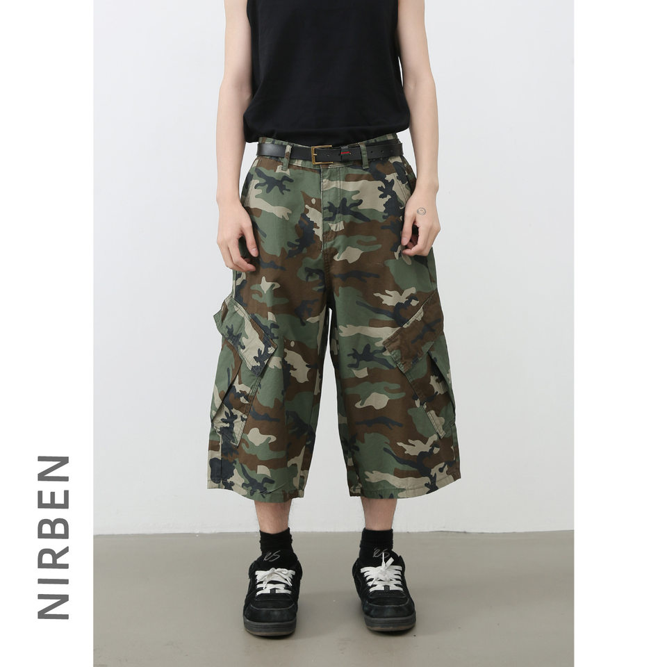 Quần short denim rằn ri nhiều túi ống rộng ống đứng — Rằn ri