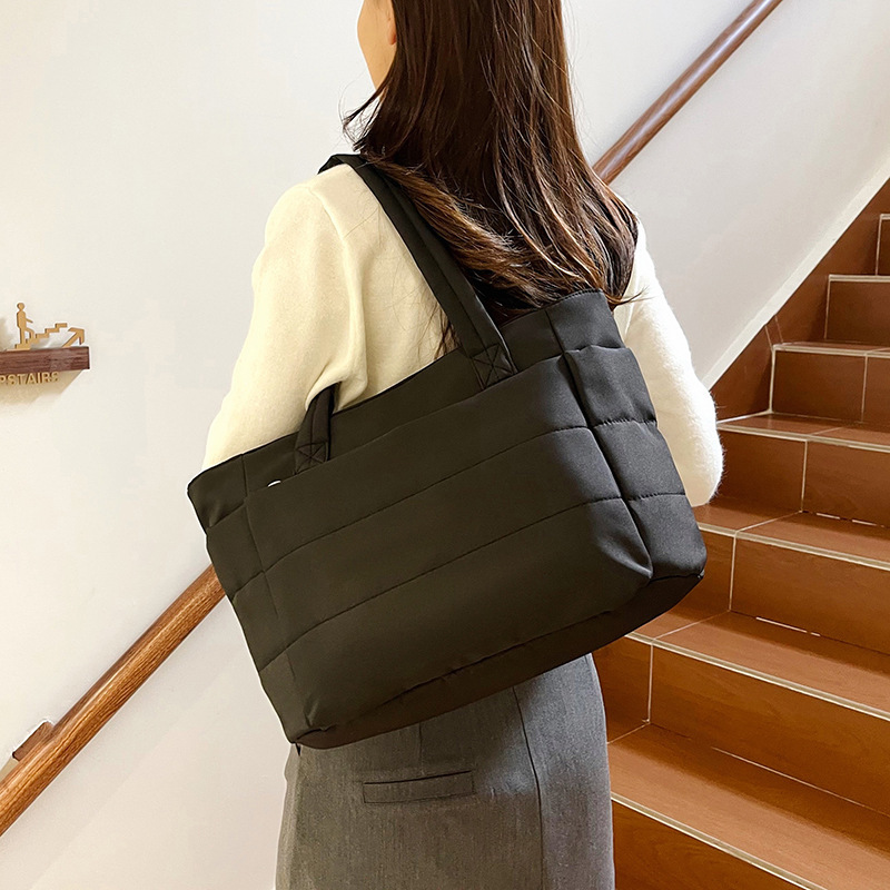2026 new quilted tote bag for women, large capacity, lightweight, suitable for commuting, can be used as a handbag or shoulder bag, and can be attached to a suitcase handle for travel 2026 new quilted tote bag for women, large capacity, lightweight, suitable for commuting, can be used as a handbag or shoulder bag, and can be attached to a suitcase handle for travel