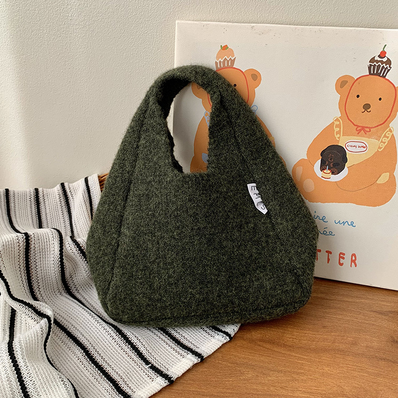 Nuevo otoño y invierno con bolso de lana, bolso de lana de mujer, estilo coreano de alta calidad, simple y versátil bolso de viaje de color sólido.