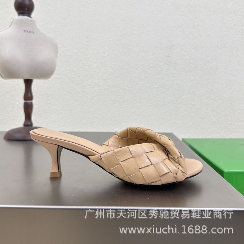 2025 Baojia 新製品手織りスリッパクラシックレトロハイヒールスリッパ女性のアウタースリッパヨーロッパバージョンスリッパ|undefined