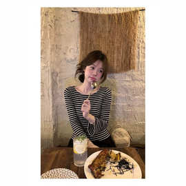 韩系慵懒感黑白条纹船领七分袖T恤女早秋季休闲百搭小众减龄上衣