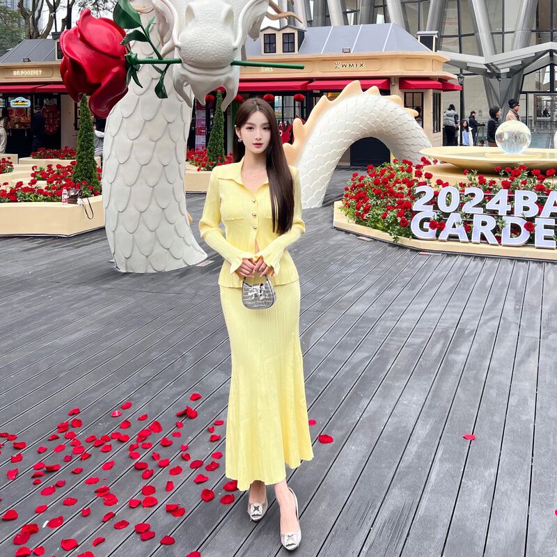 2026 Spring and Summer New Style Gentle Style Creamy Yellow Age-Reducing Knitted Cardigan High-Waisted Slimming Hip-Hugging + Skirt Set