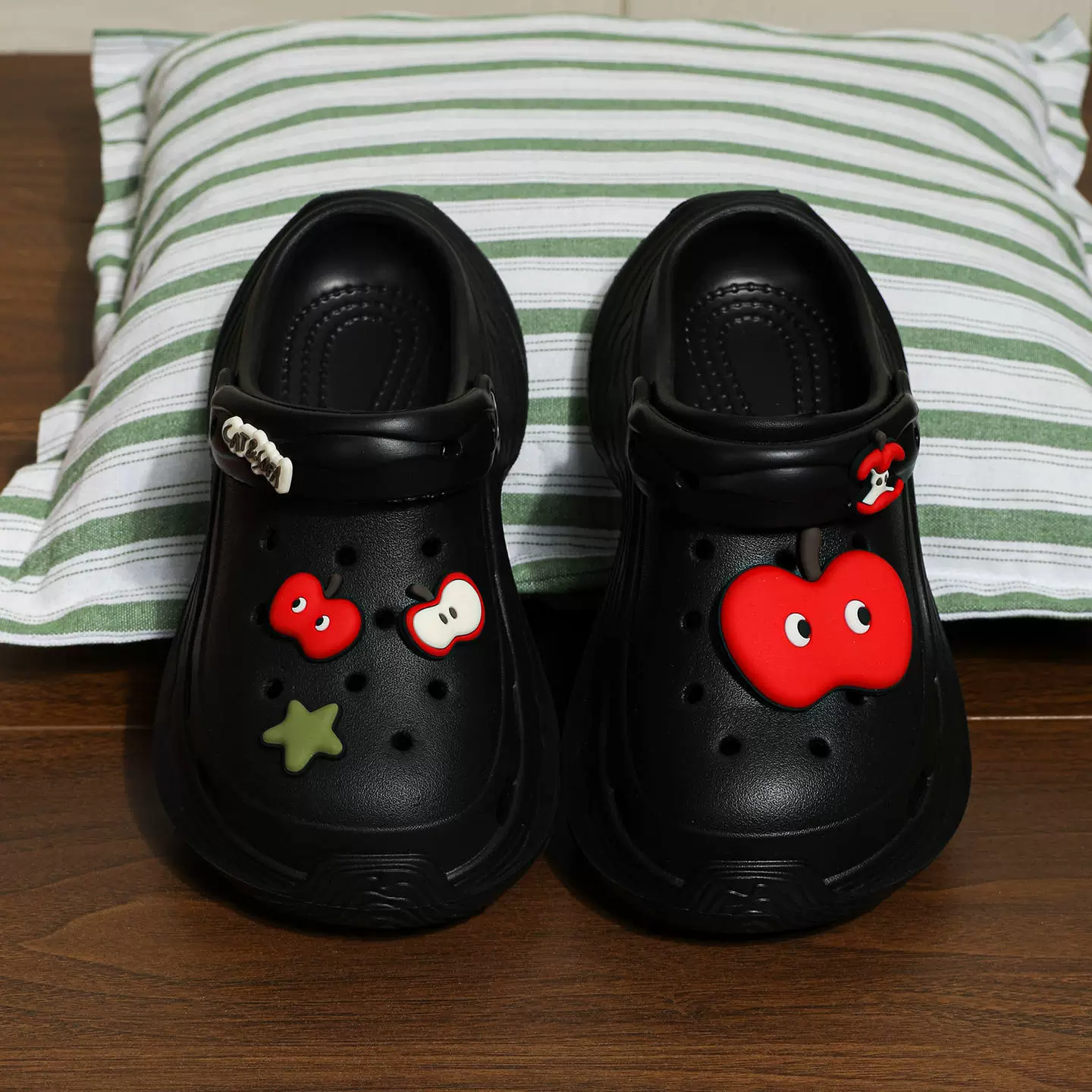 Nanbowan забавная верхняя одежда, милые сабо с красным яблоком, женские летние новые нескользящие повседневные пляжные сандалии с мягкой подошвой