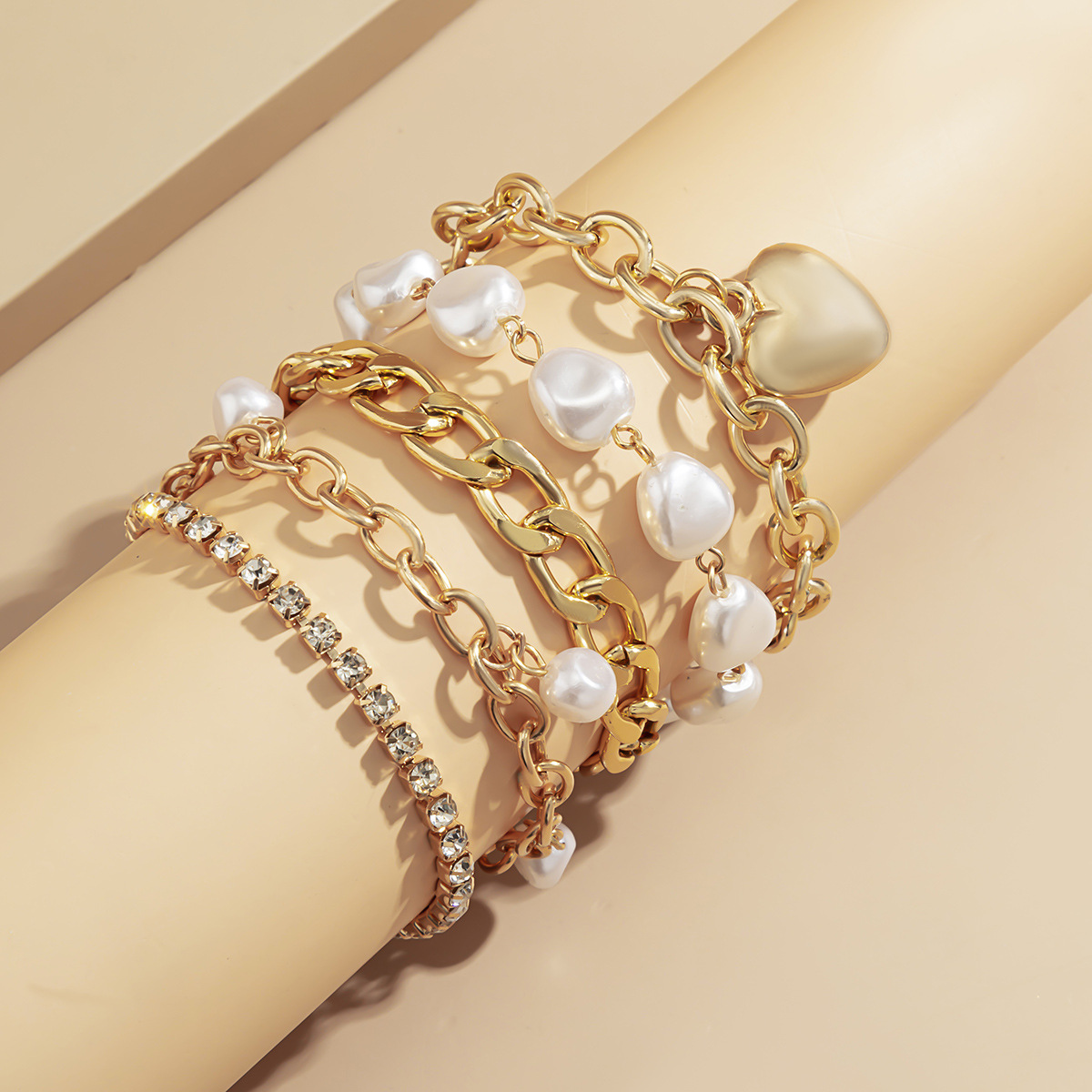 Retro Baroque Imitation Pearl Bracelet display picture 8