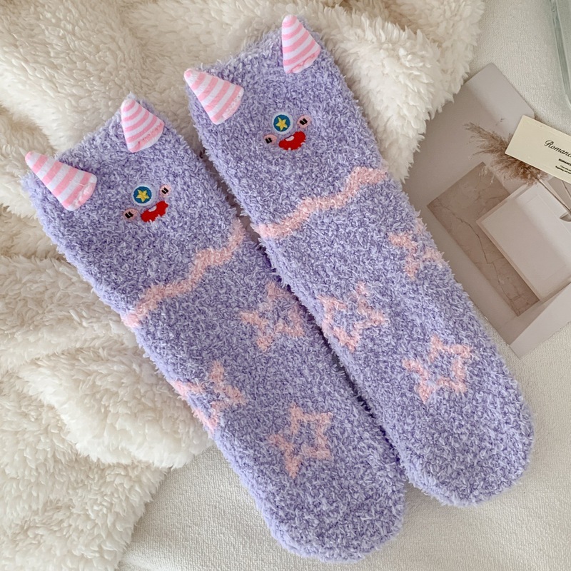 日系刺绣小怪兽珊瑚绒睡眠袜子女冬季加绒加厚保暖中筒家居月子袜|undefined