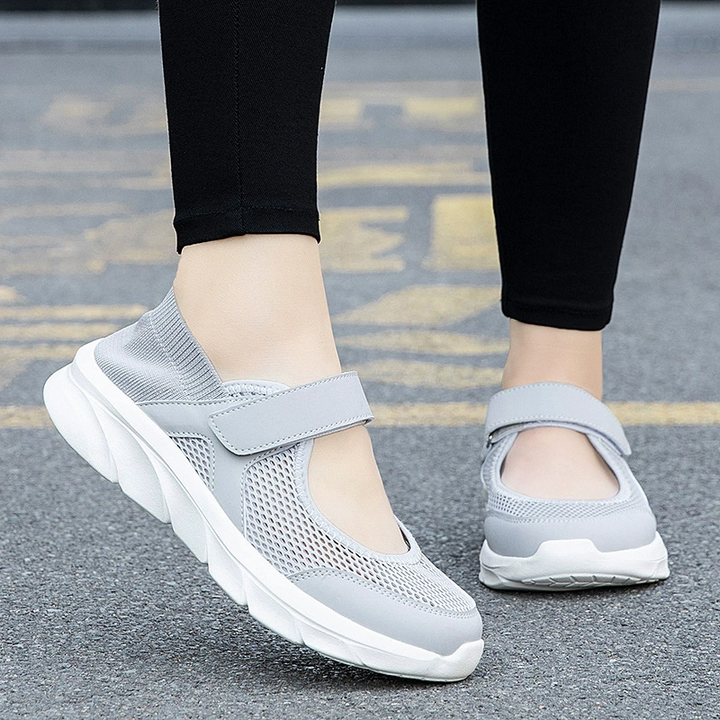 Летняя обувь для пожилых людей, женская обувь для прыжков, дышащие спортивные сандалии для мам, прогулочная обувь для пожилых людей, легкая женская нескользящая мягкая подошва.