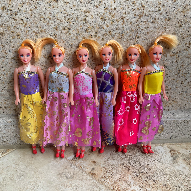 Comercio exterior barato bolsas OPP huecas individuales Le Le muñecas Barbie niñas juguetes caseros niños 1 yuan al por mayor