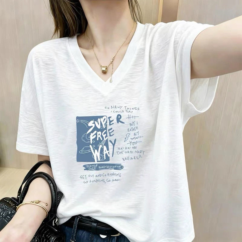 Fashionable White V-Neck Short-Sleeve T-Shirt for Women, 2026 New Summer Style, Loose Fit, Slimming, Versatile, Printed, Age-Reducing, Super Trendy Top