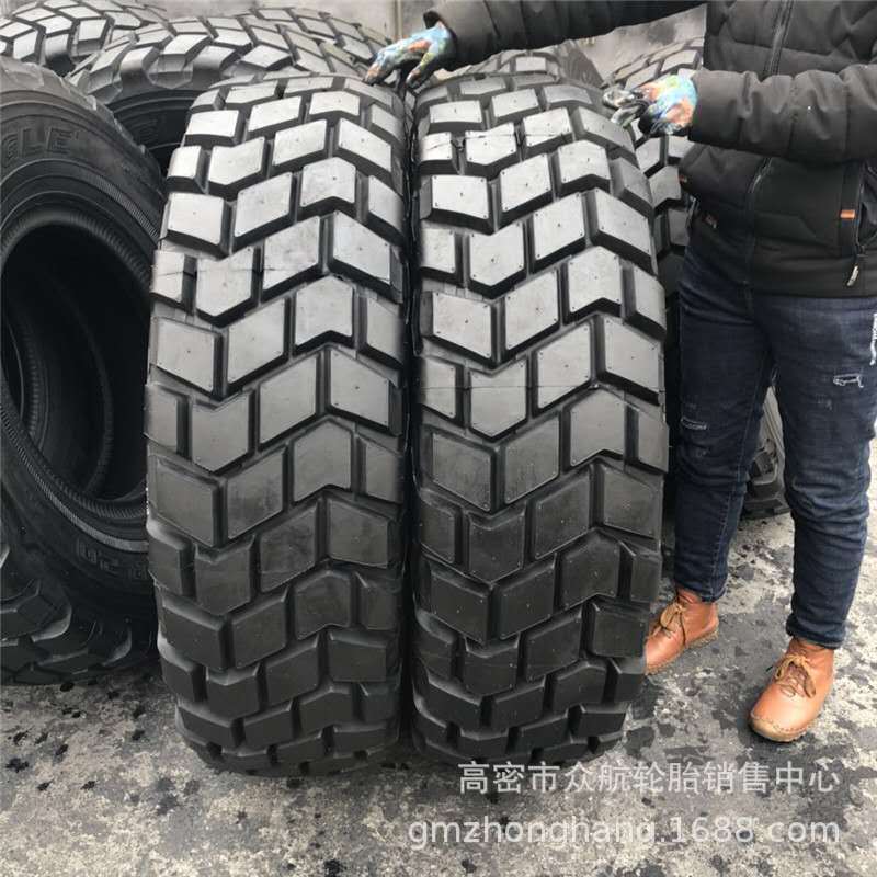 现货供应三角越野轮胎轻卡轮胎12.5R20卡车轮胎子午线轮胎