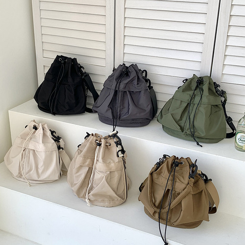 Casual large-capacity bucket bag, drawstring nylon armpit bag, high-end Korean style handbag, commuter shoulder crossbody bag