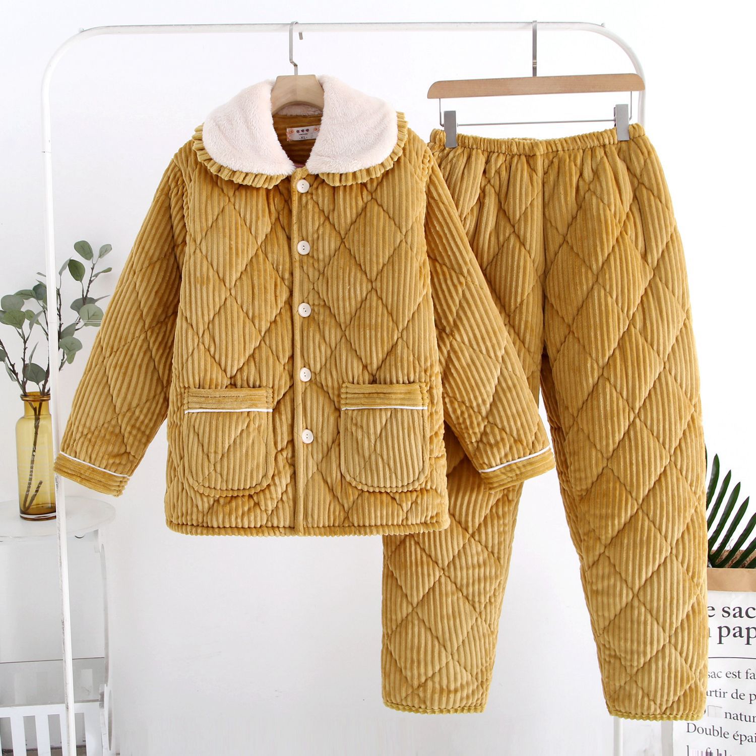 パジャマ女性冬のサンゴのベルベットの三層の厚いベルベット保温綿フランネル春秋冬の家庭服