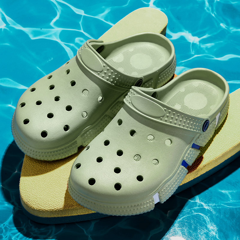 Zapatos de verano de moda para hombres antideslizantes de fondo suave sandalias de cabeza hueca para usar zapatillas de playa de fondo grueso para hombres al por mayor