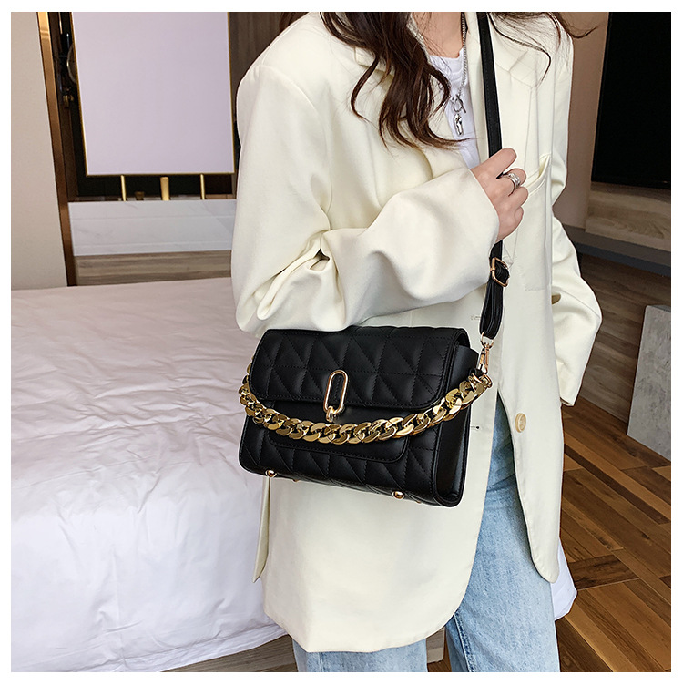 Fashion One-shoulder Messenger Chain Texture Diamond Square Bag display picture 3