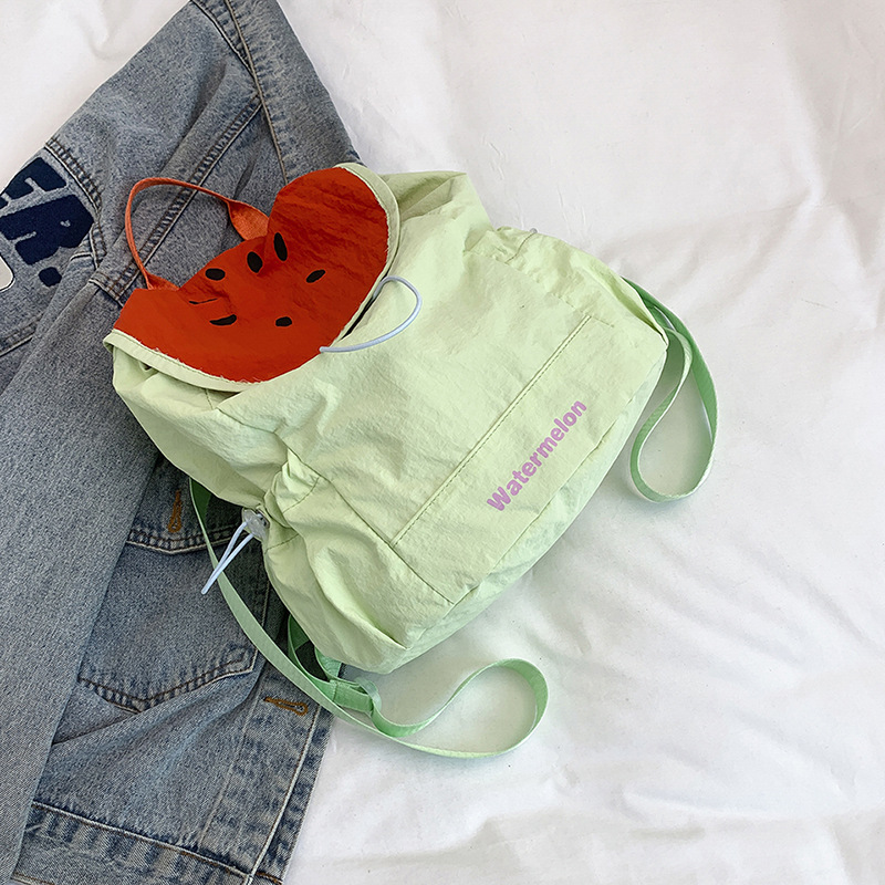 Bolso femenino lindo de alto valor verano 2025 nuevo estilo dopamina dibujos animados fruta mochila casual todo-fósforo