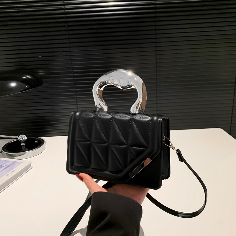 Bolso de textura de diamante para mujeres 2024 nuevo pequeño bolso de mano duro fresco, bolso cuadrado de moda de color sólido de un solo hombro.