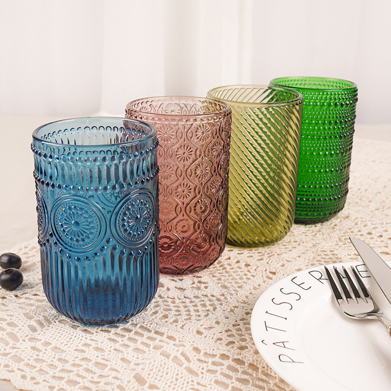 Fábrica al por mayor tazas de agua europeas tazas de vidrio de colores tazas de enjuague bucal de hotel tazas de jugo en relieve tazas de leche domésticas gruesas