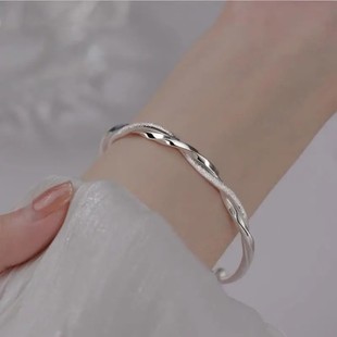 Manufacturer Wholesale Möbius Ring Bracelet, High-End Versatile Bracelet, New Push-Pull Personalized Bracelet
