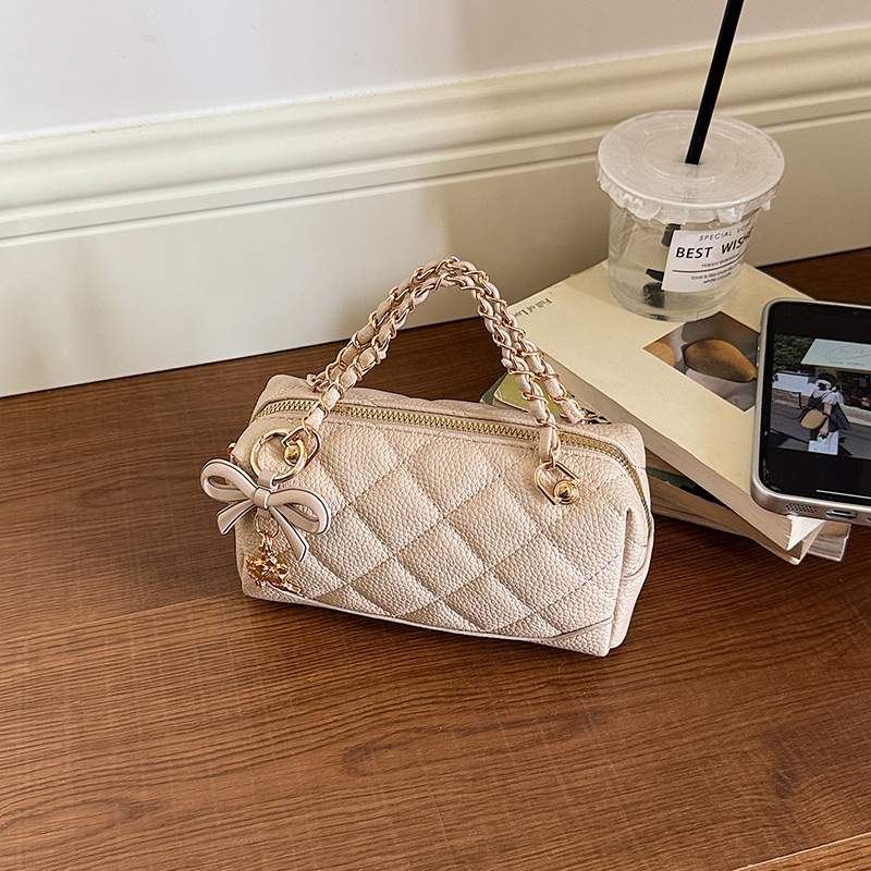 Fashionable and Simple Rhombus Chain Handbag for Women, 2026 Spring New Style, Elegant and Versatile, Suitable for Dates, Shoulder and Crossbody Bag Fashionable and Simple Rhombus Chain Handbag for Women, 2026 Spring New Style, Elegant and Versatile, Suitable for Dates, Shoulder and Crossbody Bag