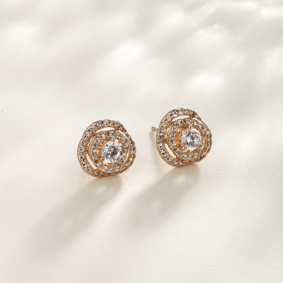 Xuping diamante hueco rosa zircón pendientes simples pequeños y exquisitos pendientes de verano de alta calidad pendientes para mujeres