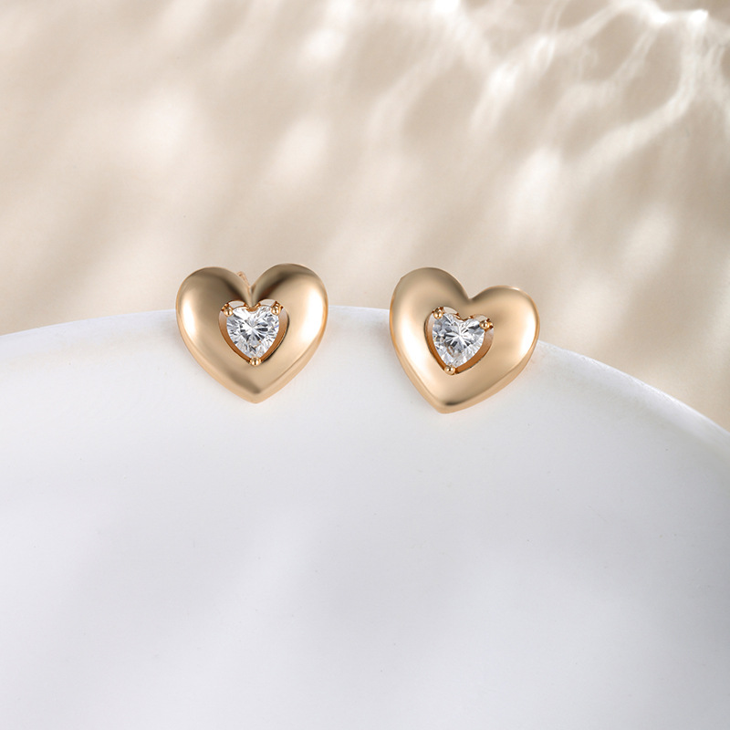 Xuping coreano simple delicado pequeño amor orejetas de cobre aleación de silicio de silicio piedra temperamento corazón pendientes de orejetas para mujeres