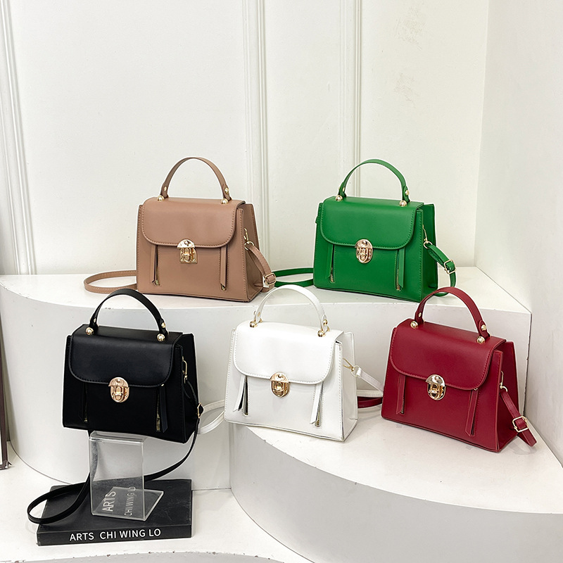 Moda, atmósfera, bolso de hombro simple, primavera 2025, nuevo estilo, bolso de mensajero para mujer, bolso cuadrado con cerradura de personalidad retro, marea