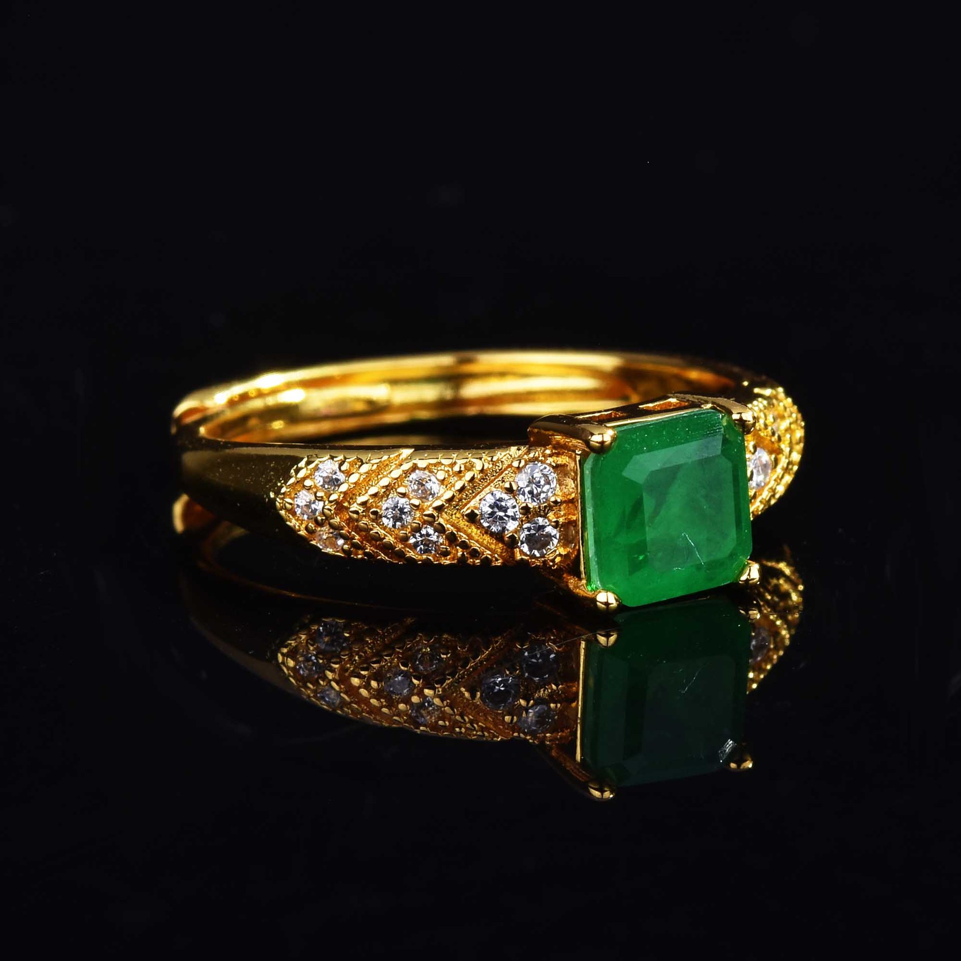 Tik Tok Live Stream Inlaid Imitation Natural Emerald Band Cotton Open Ring Square Ascutter Colored Gems Ring display picture 2