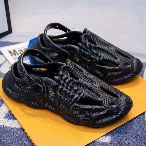 Cross-border best-selling perforated shoes for men, summer 2024 new model, slip-resistant casual outdoor wear, trendy soft bottom, breathable driving shoes for men