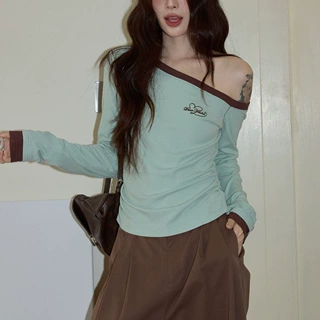 吵吵 韩系绿色露肩T恤女2025秋气质休闲收腰修身长袖斜肩上衣