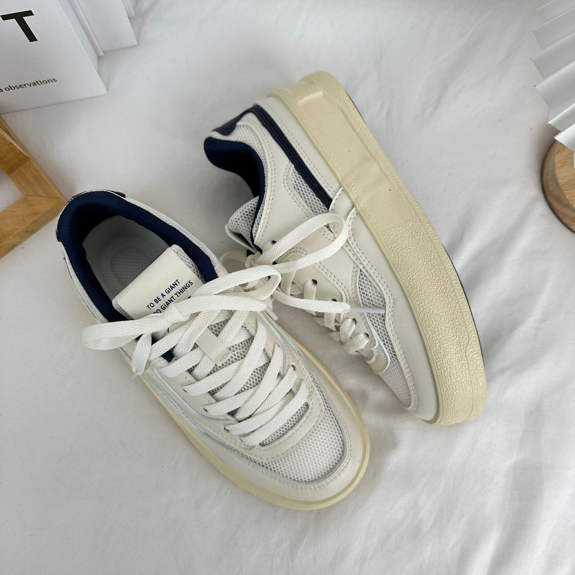 Yuanbo 2024 primavera y verano malla transpirable zapatos blancos de mujer coreana versátil Harajuku zapatos de lona deportivos zapatos de skate casuales