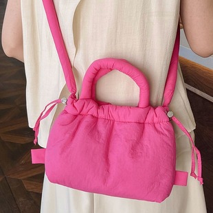 ��Ͱ��ǹ�ɫ�����Ů2026�¿�녶��޷����p�米���μ�б��ˮͰ��