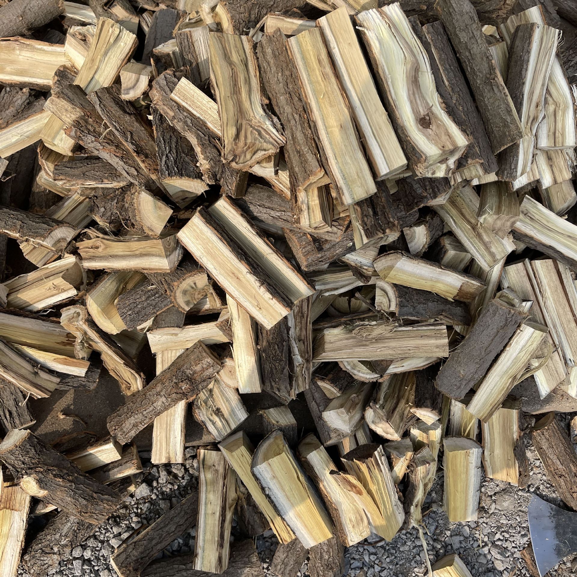 劈好干柴火小木段洋槐木耐烧火炉柴头块小适合取暖围炉户外