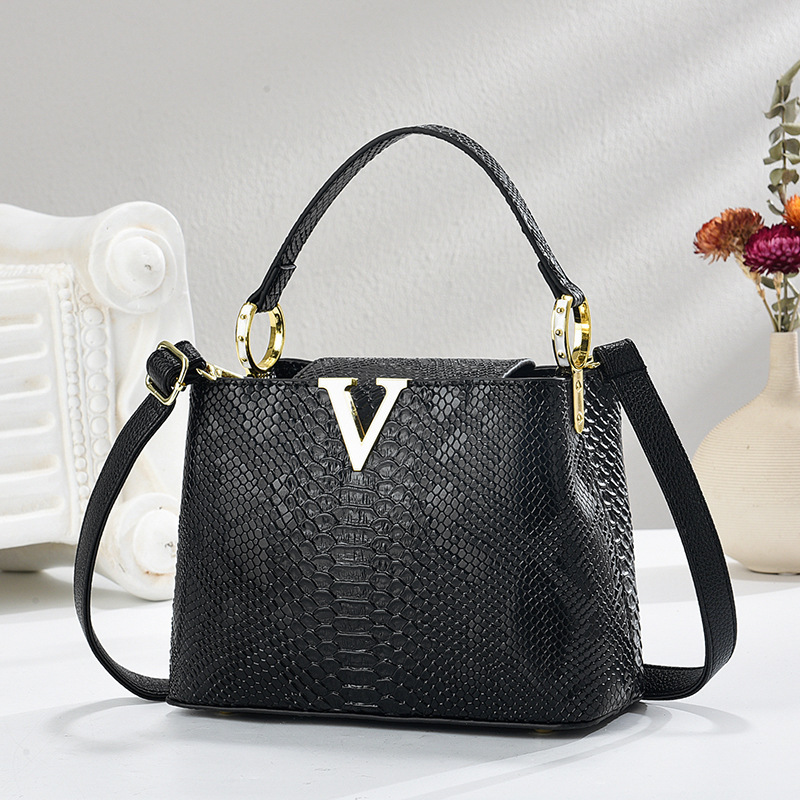 Patrón de cocodrilo de charol 2025 nuevo bolso de moda bolso de cubo de mediana edad bolso de mensajero de hombro para mujer madre degradada