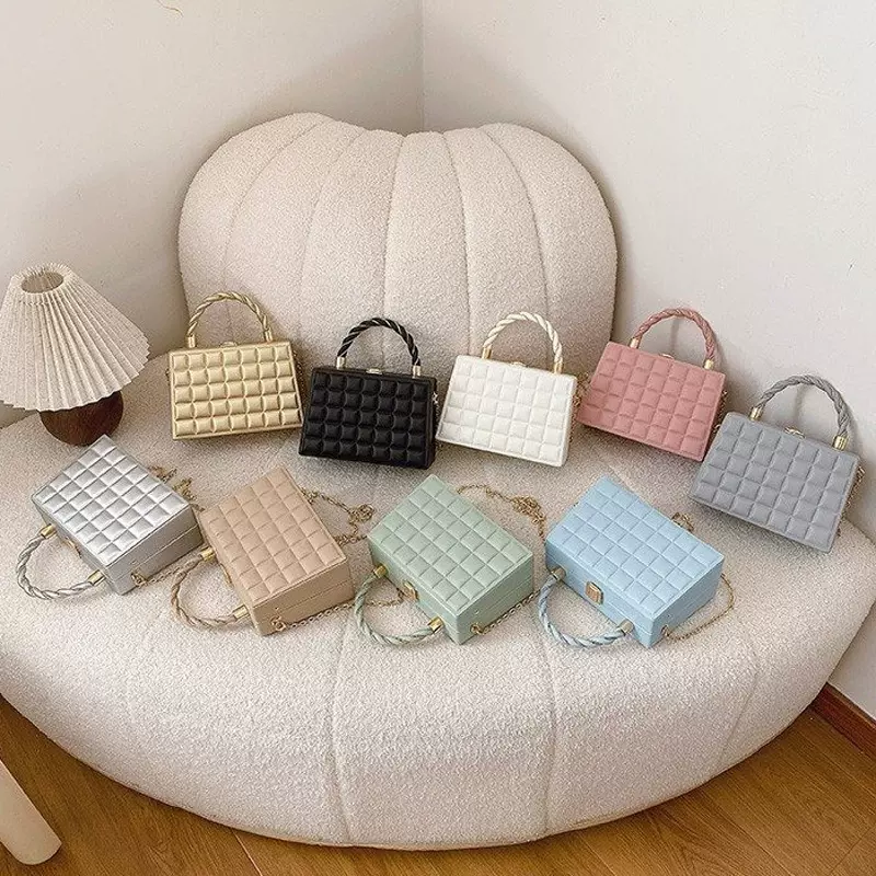 2025春季新款方盒子包压花通勤小方包简约洋气时尚链条流行女包潮