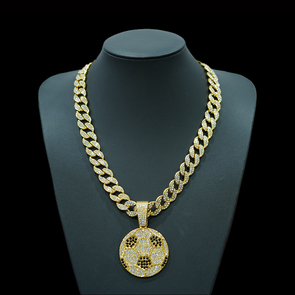 Europa y Estados Unidos venta caliente transfronteriza Copa del mundo lleno de diamantes fútbol aleación colgante cadena cubana para hombres collar joyería al por mayor image 10