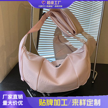 外单女包2026新款夏季韩版单肩潮斜挎包休闲轻便尼龙布简约饺子包