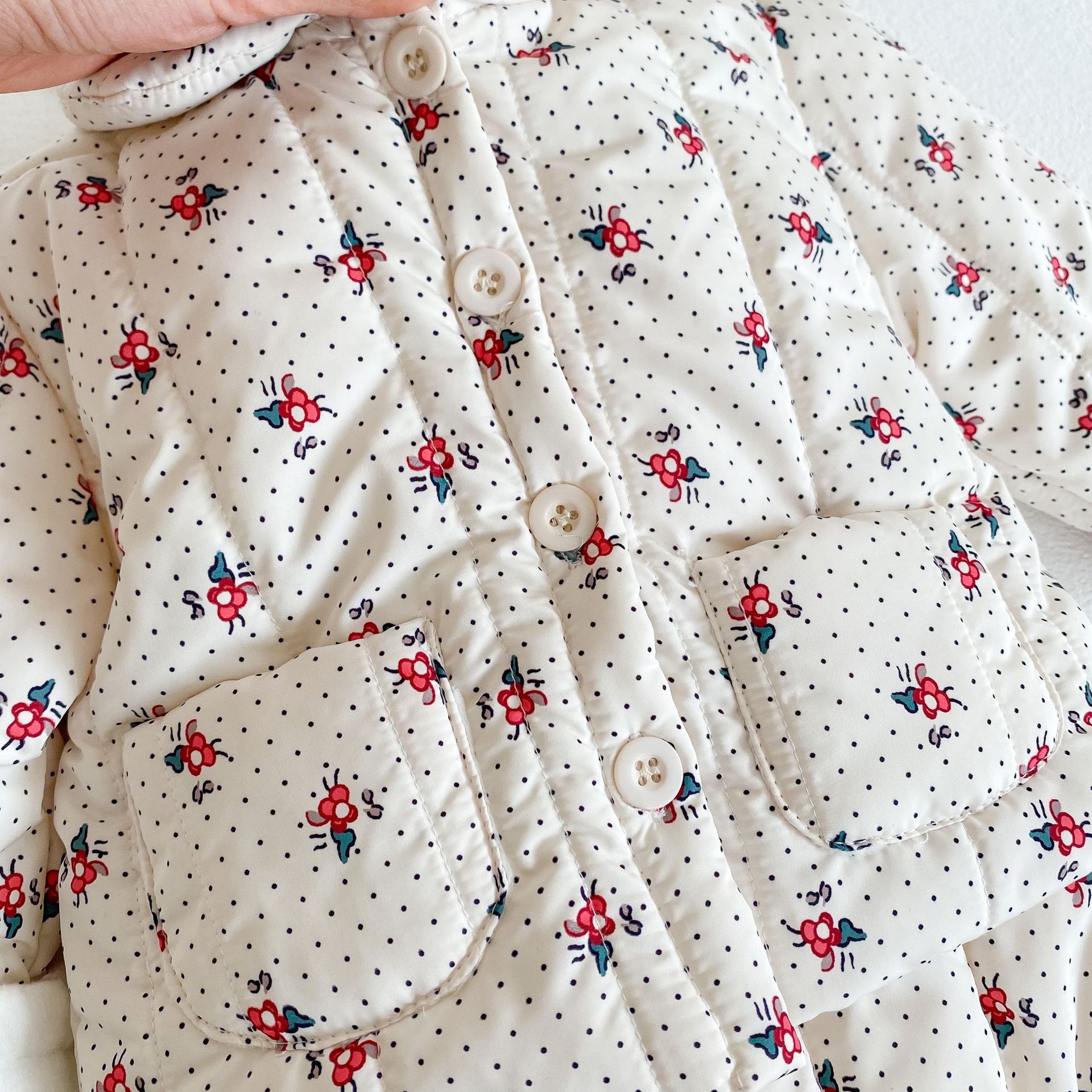 2024 Roupas para meninas Flor e veludo Casaco grosso + Alça Chapéu de bebê Roupas Crawler Conjunto de duas peças_voghion.com