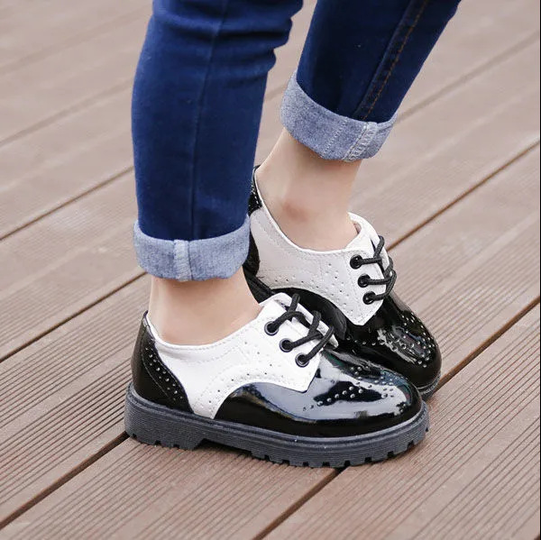 Black + white lace loopholes